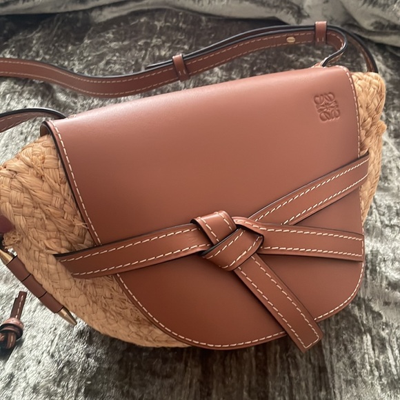 🚫SOLD🚫AUTHENTIC LOEWE GATE RAFFIA BAG - Picture 4 of 10